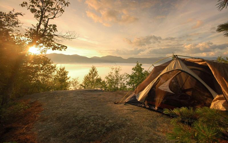 Vocabulario de camping y actividades al aire libre en inglés - Banner