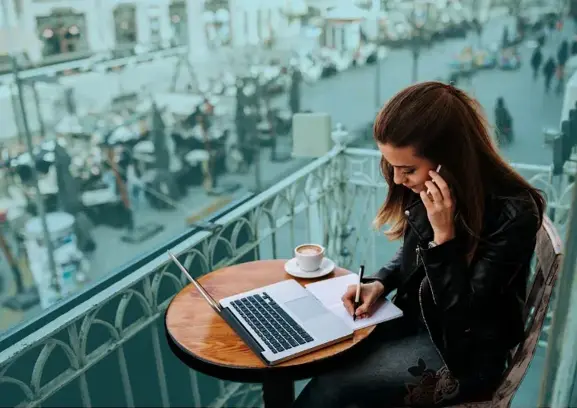Italian Work Culture: The August Shutdown and Office Norms