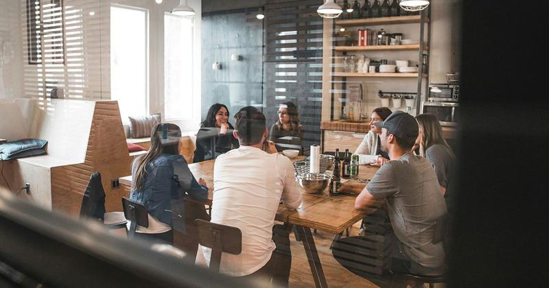 英語のビジネス会議のイメージ