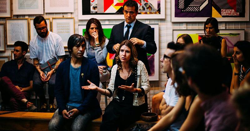 英語で議論・ディベートしているイメージ