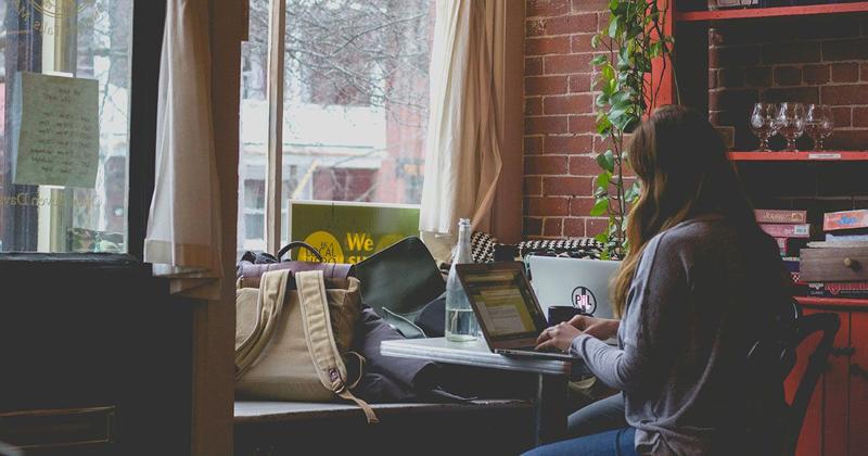 英語をインプットしているイメージ