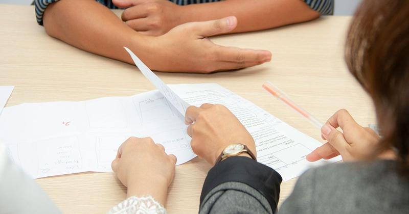 英語の面接をしているイメージ