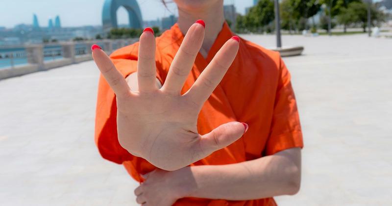 英語で丁寧に断るイメージ