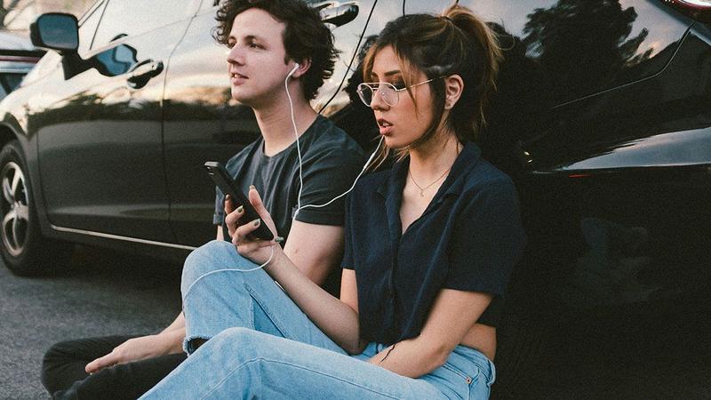 洋楽を聴いているイメージ