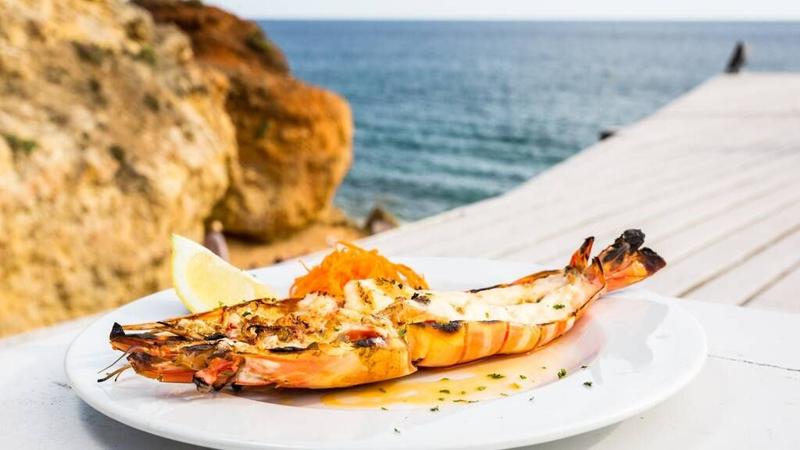 How to order food at a restaurant in Portuguese - Banner