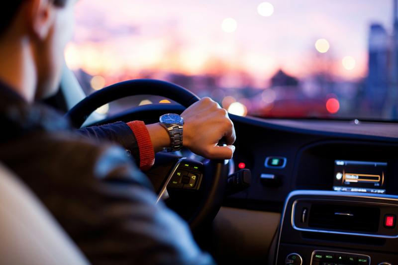 車を運転しているイメージ