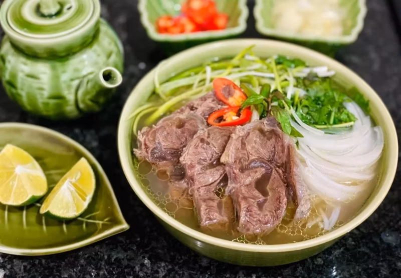Essential Vietnamese food and restaurant vocabulary - Banner