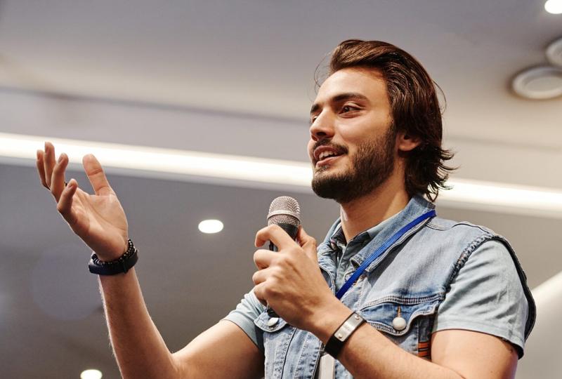 Cómo reducir tu acento en español al hablar inglés - Banner