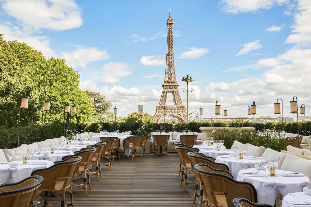 How to order food at a restaurant in French - Banner