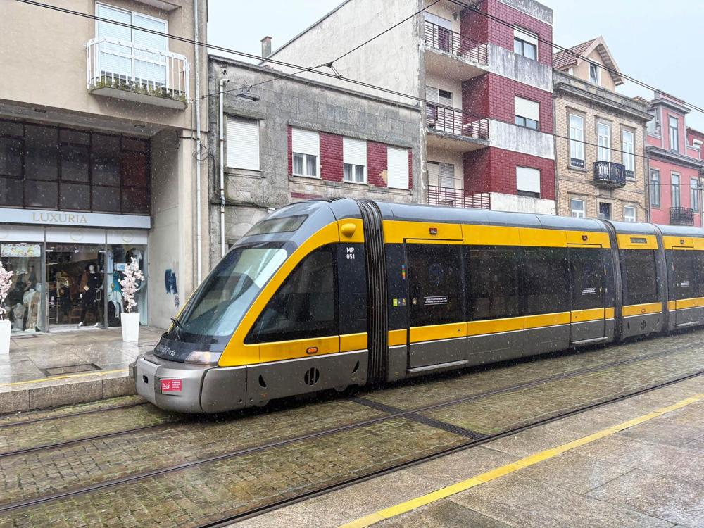 Getting Around Porto: Metro, Buses, and CP Trains for Newcomers