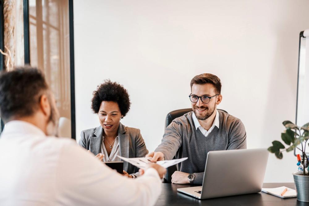 Vocabulario de recursos humanos en inglés: hire, fire, benefits - Banner
