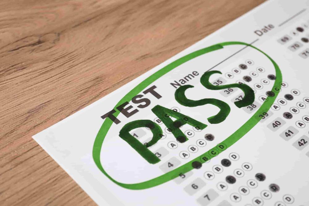 Sistema de calificaciones en inglés: A, B, C, pass, fail - Banner