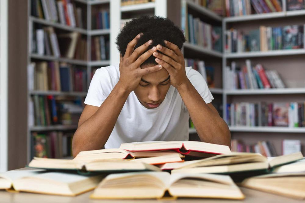 Vocabulario de exámenes en inglés: quiz, midterm, final, GPA - Banner