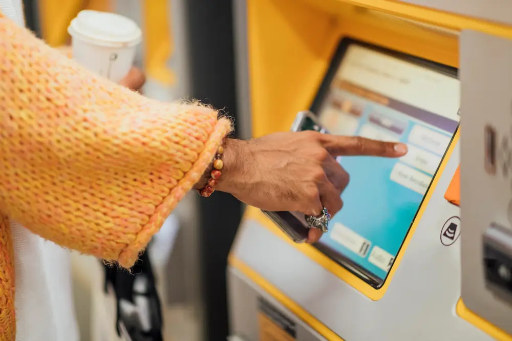 Cómo comprar boletos de avión, tren o autobús en inglés - Banner