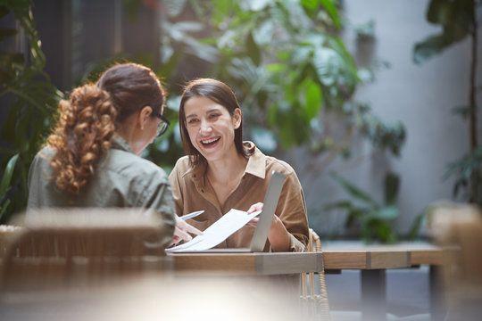 Diferencia entre know y meet en inglés - Banner