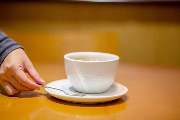 Todas las expresiones con put en inglés: put off, put up, put on - Banner