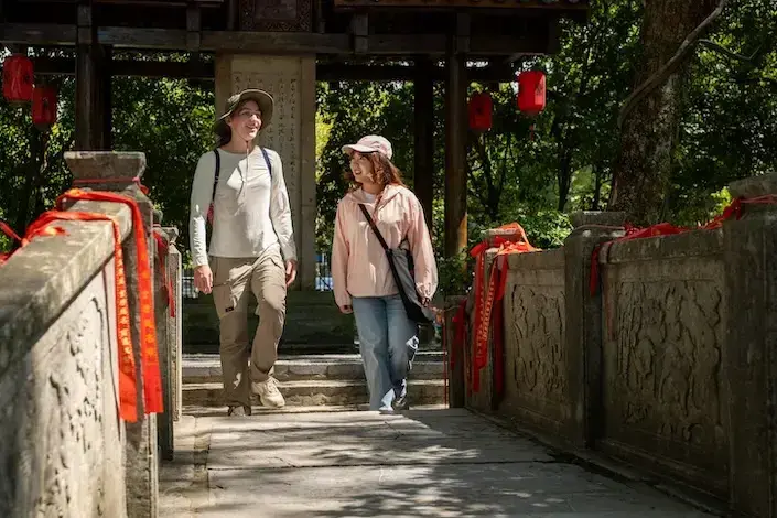 How to say sorry and apologize in Cantonese - Banner