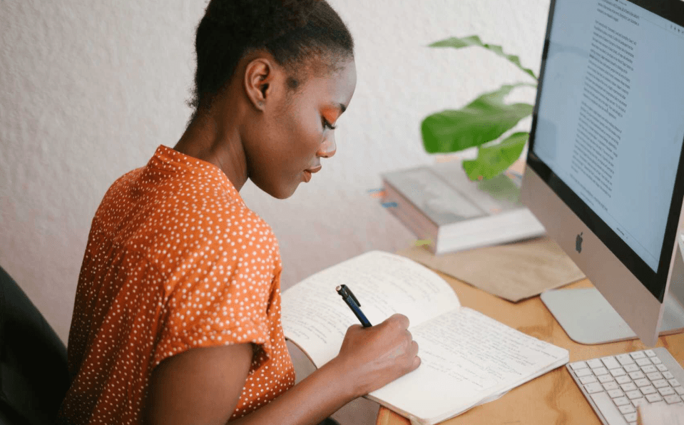 How introverts can learn languages effectively - Banner