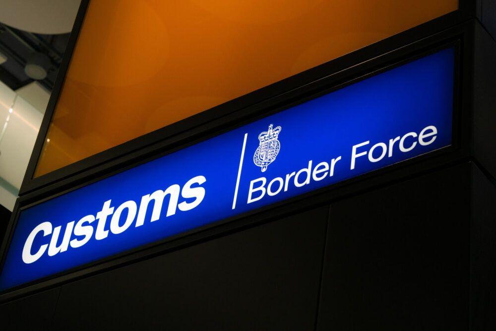 Vocabulario de aduana en inglés: customs, declaration, duty-free - Banner