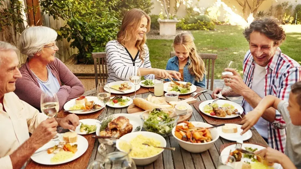 The Italian Sunday Family Lunch: What to Expect as a Foreigner