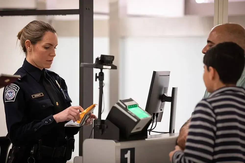 Frases para pasar migración en el aeropuerto en inglés - Banner