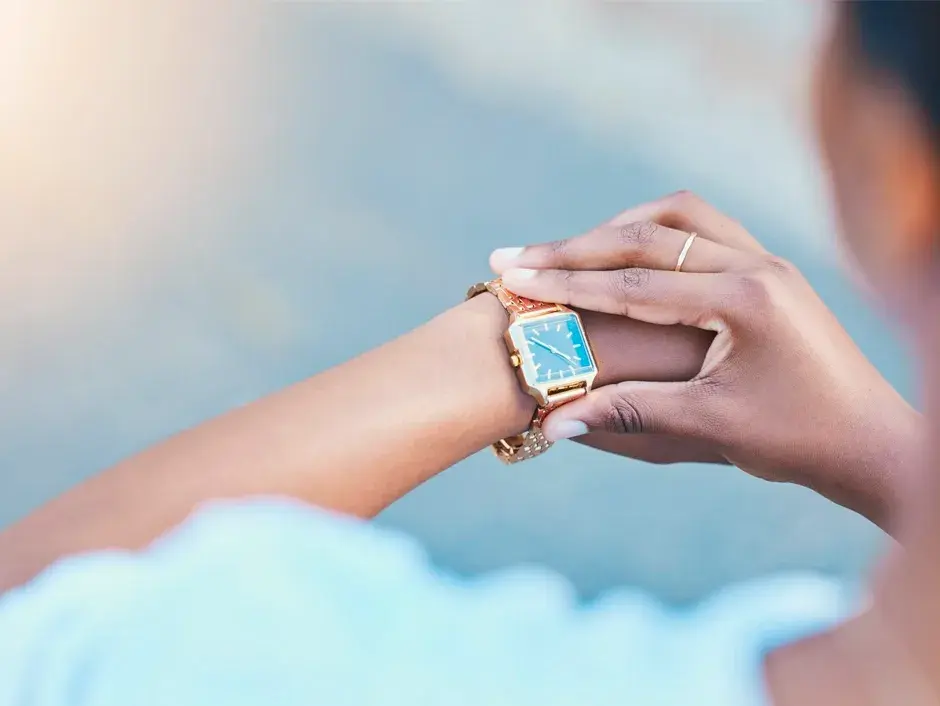 期限を表す by と until の違い - Banner