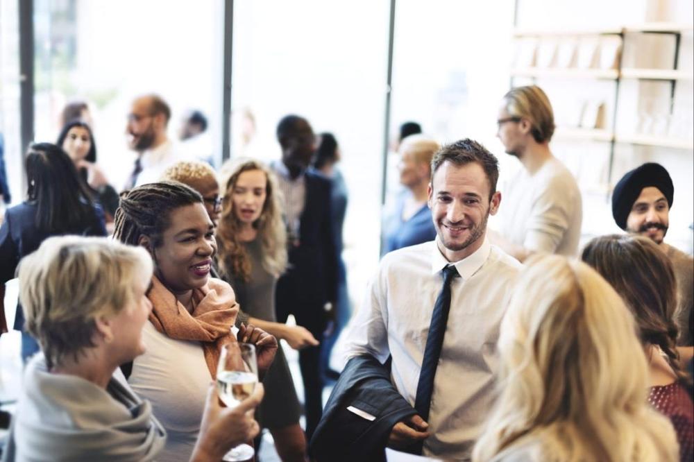 Cómo hacer networking en inglés: frases y tips - Banner