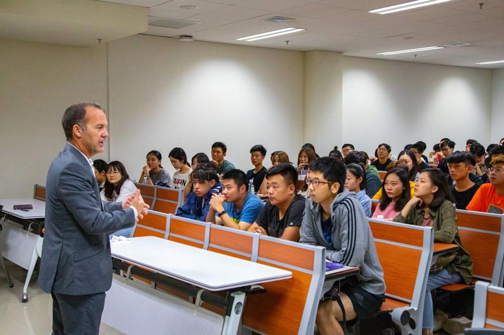 CSC Scholarship Guide: Studying in China on a Full Government Ride