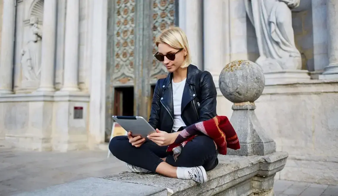 woman learning italian