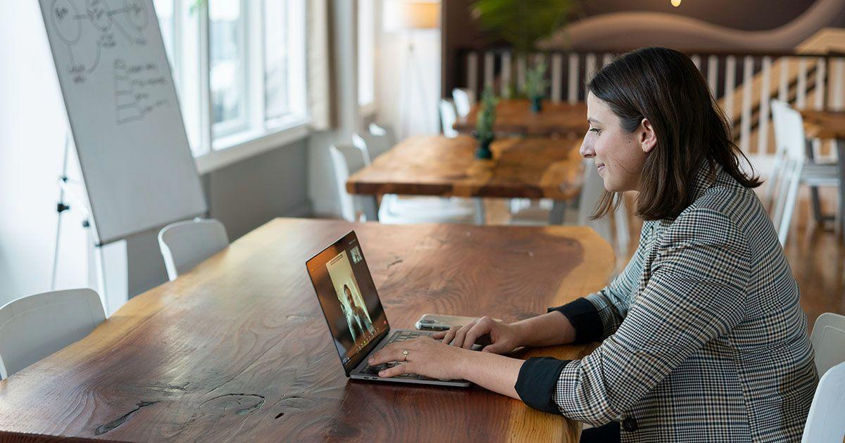 オンライン英会話を受けているイメージ