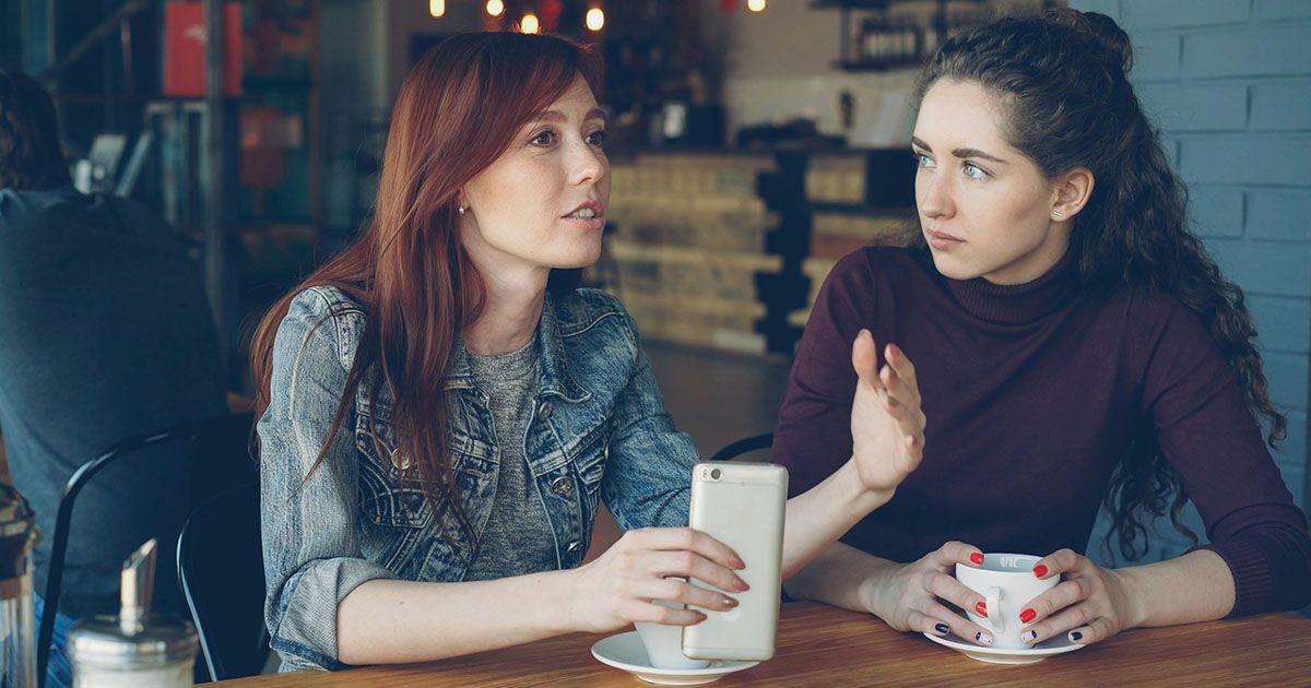 英会話で話題を挙げているイメージ