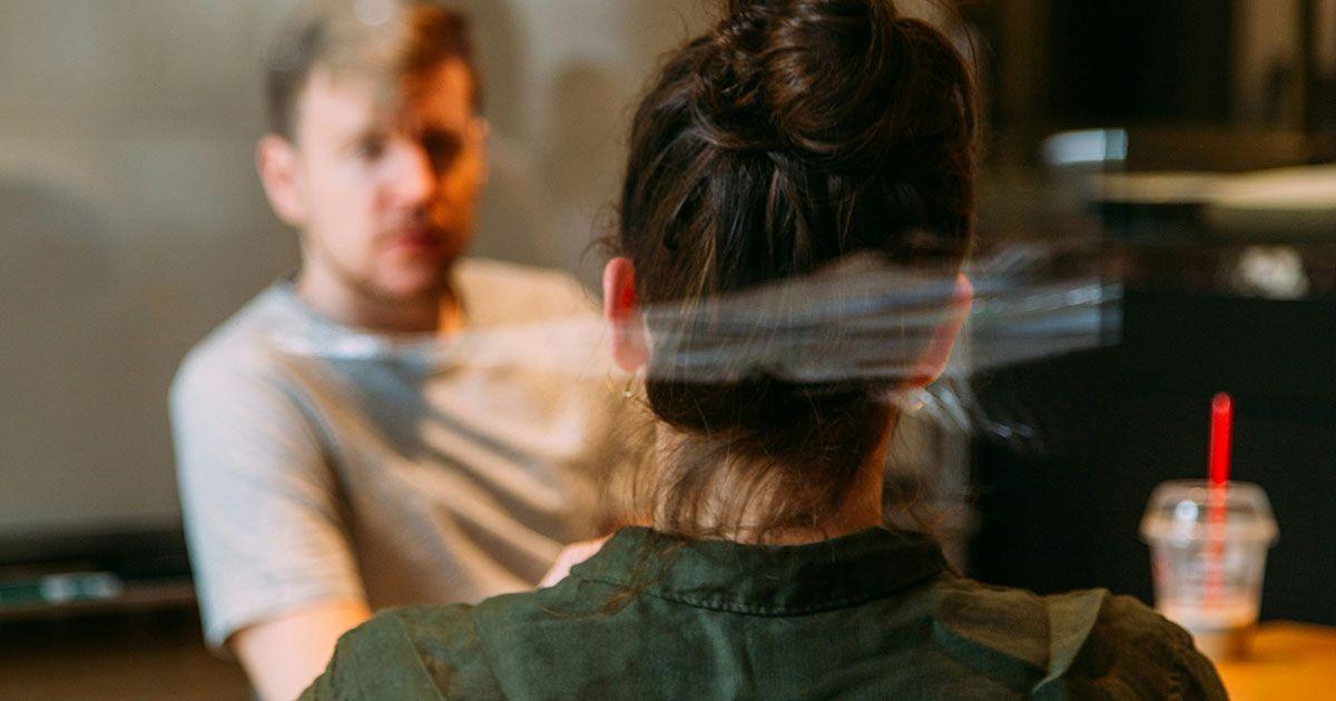 英語で会話中のイメージ