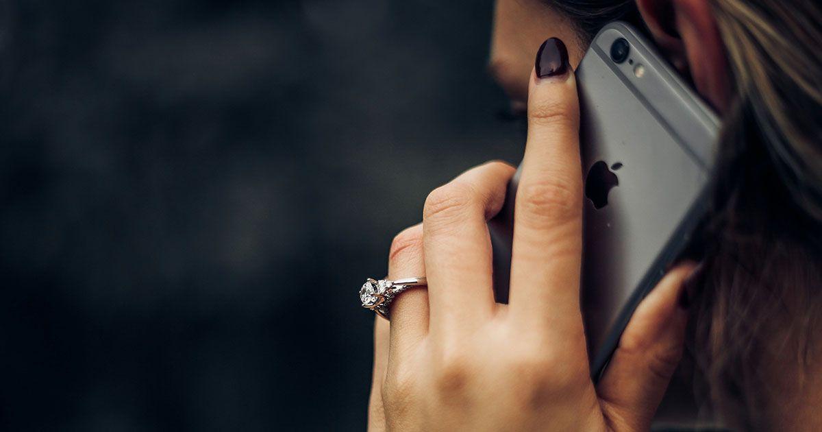 英会話で相づちしているイメージ