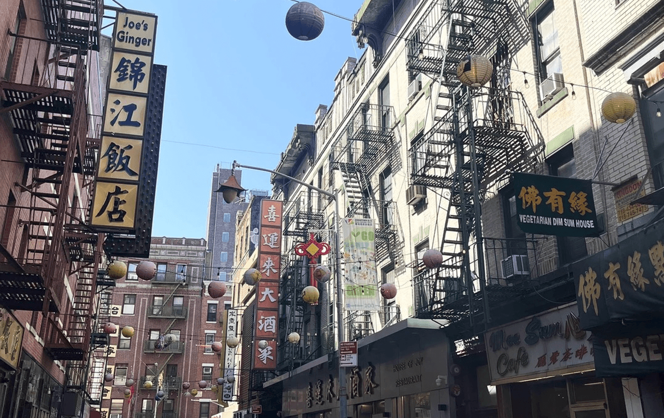 Many shops in the Chinatown of New York use Traditional Chinese, instead of Simplified Chinese