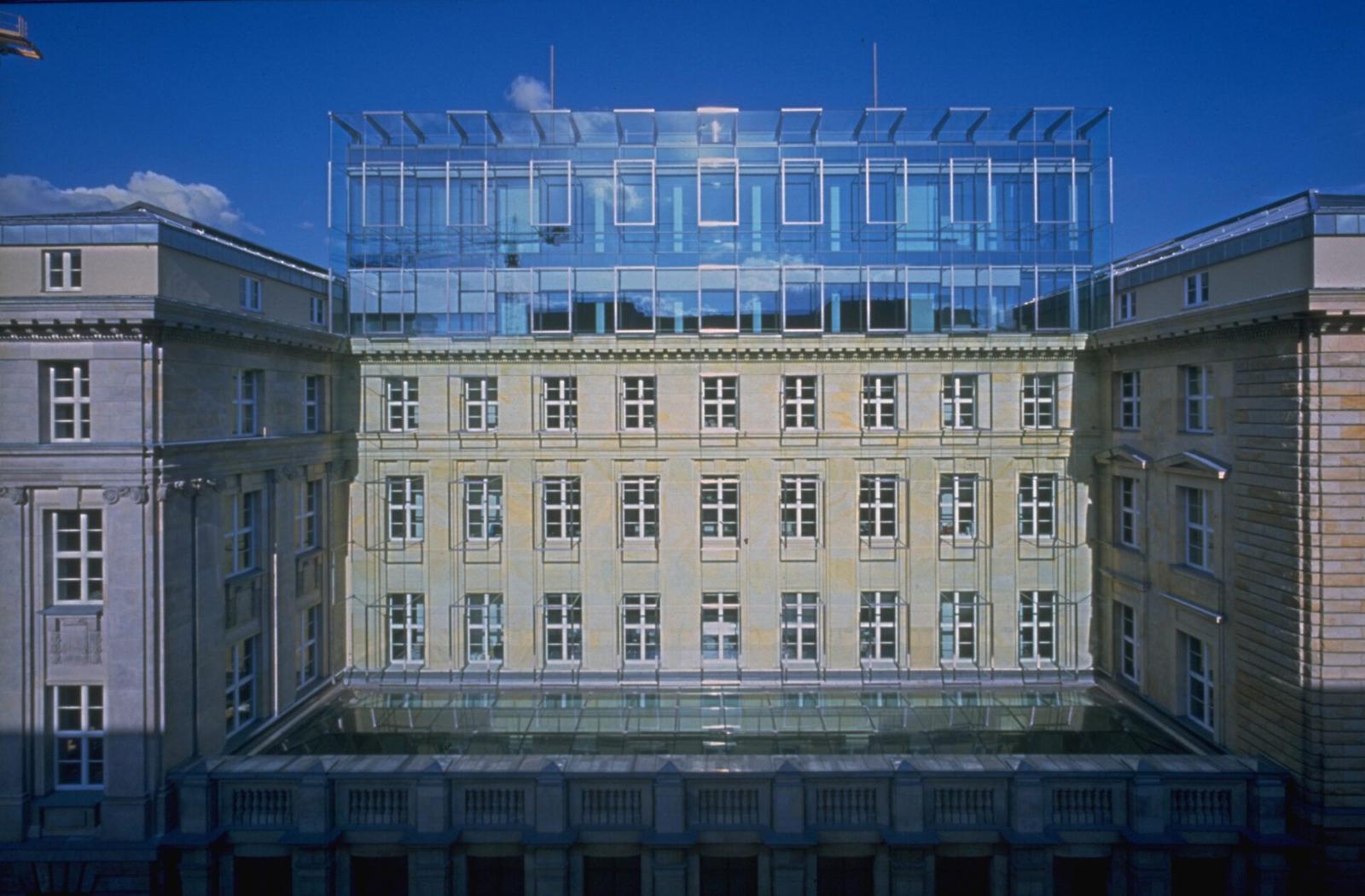 Best Banks in Germany for Foreigners: N26, Deutsche Bank, Sparkasse, ING